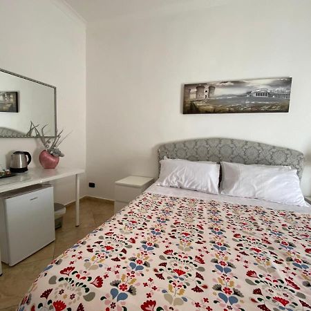 Falu Napoli Centro Camera Con Cucina E Bagno Privato Hotel Exterior photo