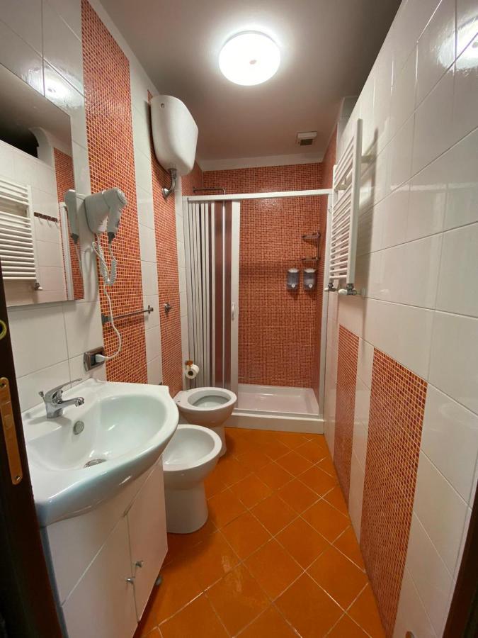 Falu Napoli Centro Camera Con Cucina E Bagno Privato Hotel Exterior photo